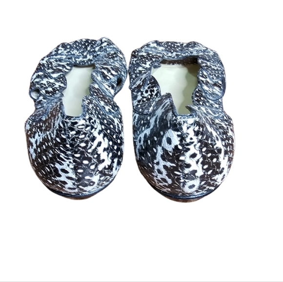 Amalfi Rangoni Black and White Peep Toe Sandals Size 7W - Picture 3 of 4